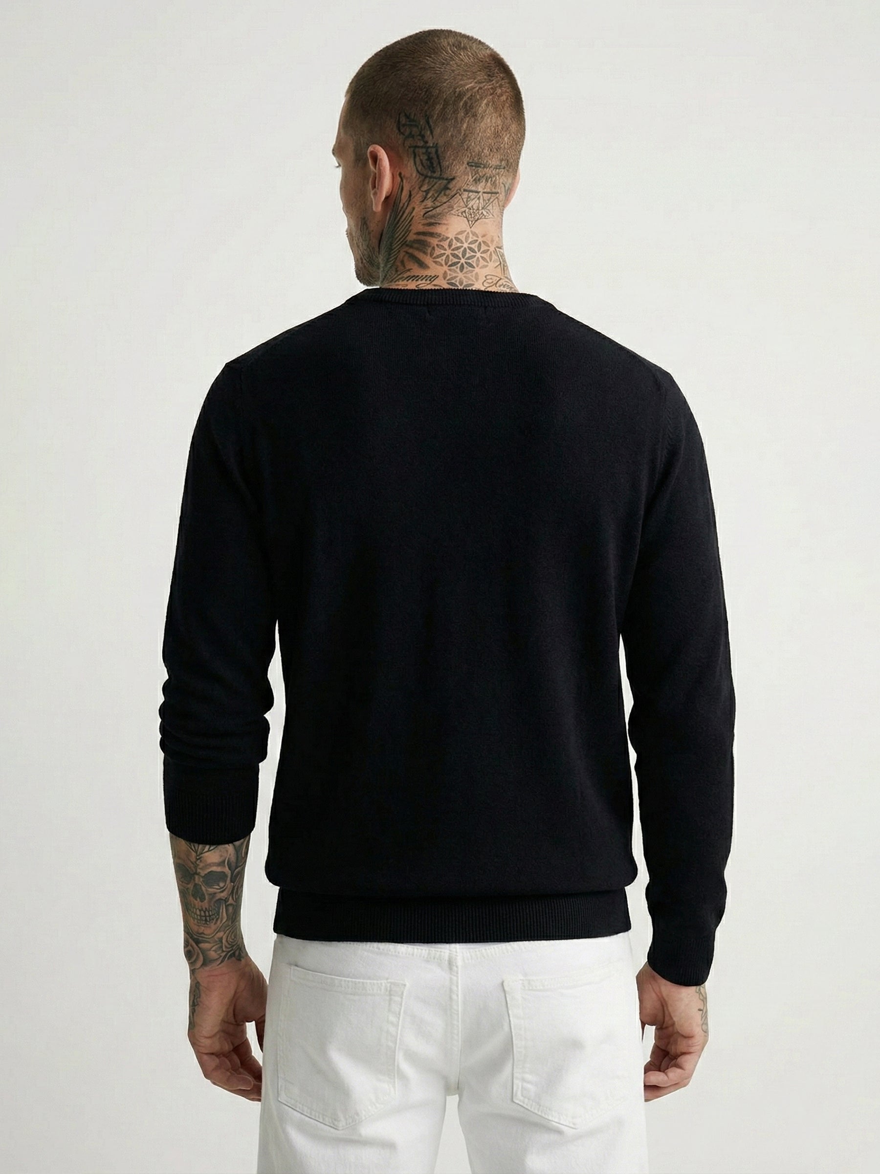 SOLID BLACK SWEATSHIRT