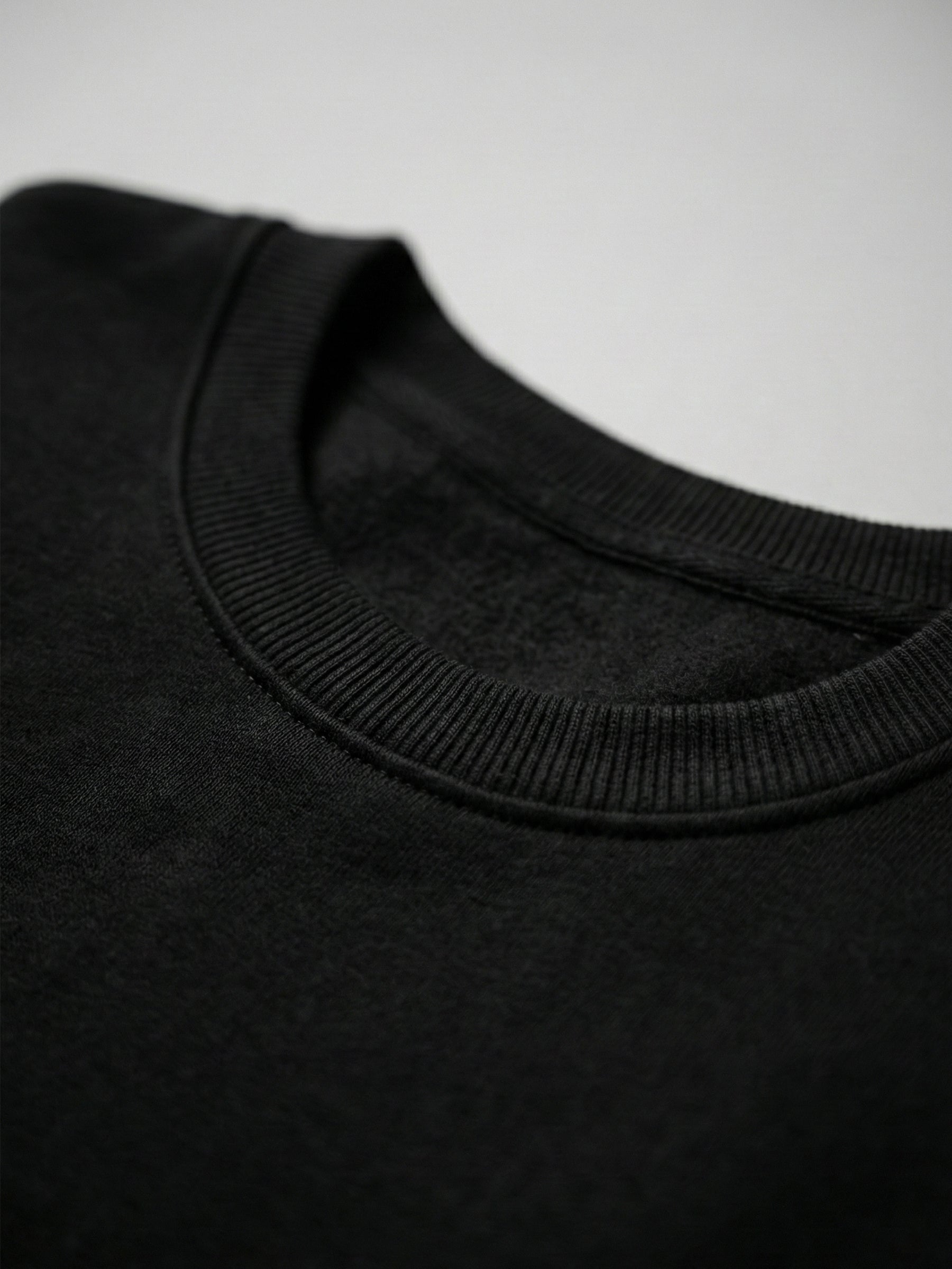 SOLID BLACK SWEATSHIRT